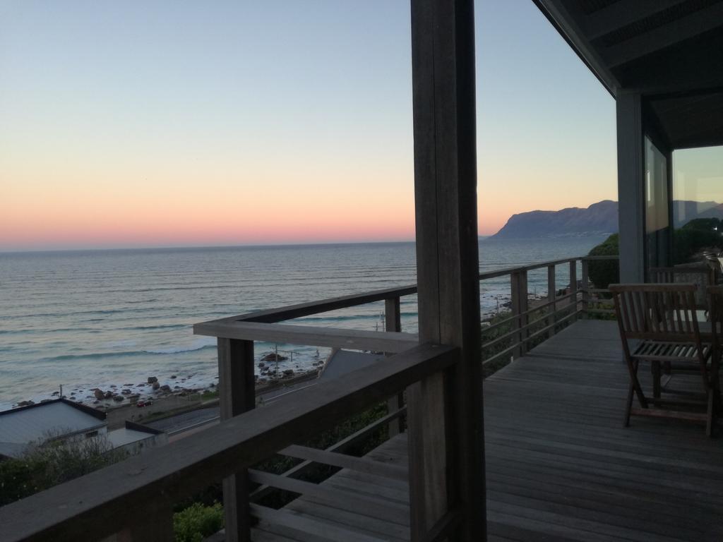 Seaview Apartment In Muizenberg Eksteriør billede